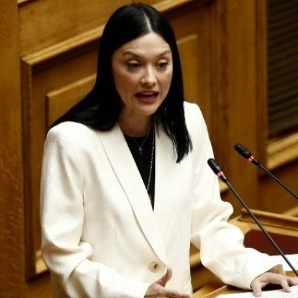 Νάντια Γιαννακοπούλου 