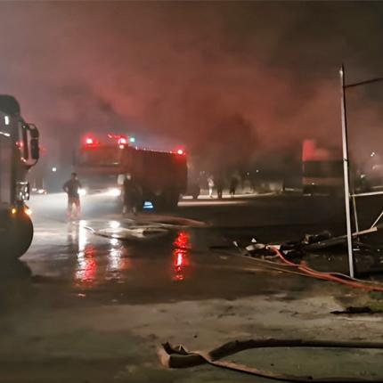 φωτιά εργοστάσιο vegan