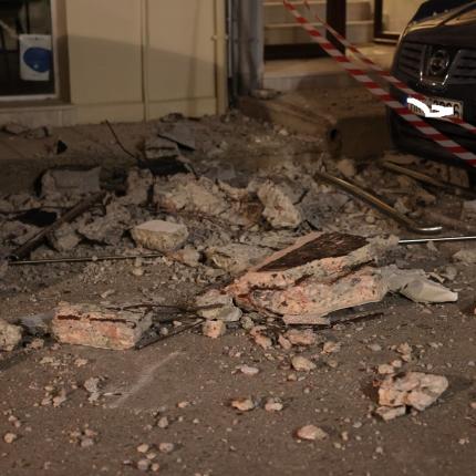 τρία πεύκα μπαλκόνι