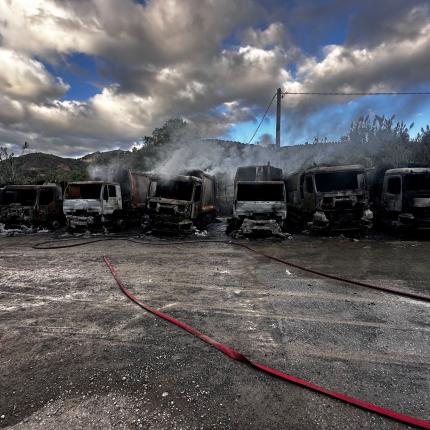 καμμενα απορριμματοφορα - δημος μαλεβιζιου