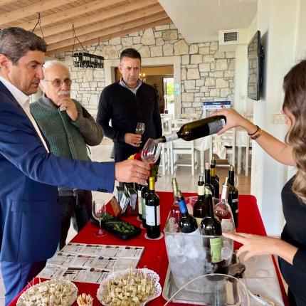 ΑΥΓΕΝΑΚΗΣ ΣΕ ΟΙΝΟΠΟΙΕΙΟ