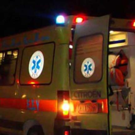 ασθενοφορο νυχτα