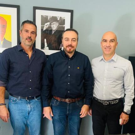 ΠΑΡΑΣΥΡΗΣ ΕΑΚΗ