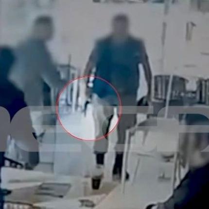 πυροβολισμοι στην καφετερια