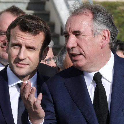 μακρόν μπαϊρού