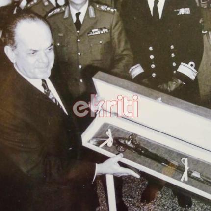 παπαδόπουλος πιστόλα