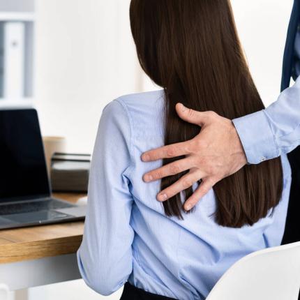 σεξουαλική παρενόχληση (φωτογραφία από create.vista.com)