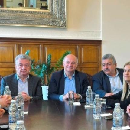 ΤΣΙΑΡΑΣ ΣΤΑ ΧΑΝΙΑ