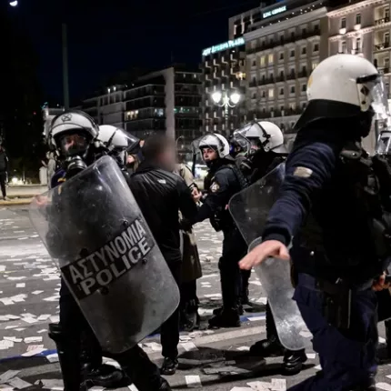 συνταγμα επεισοδια