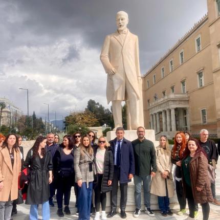 Αυγενάκης με κρητικά σχολεία στη Βουλή