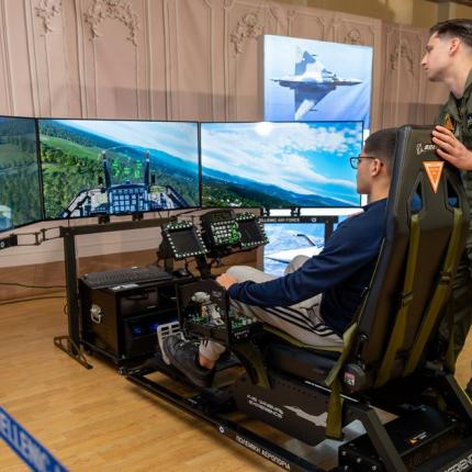 Στο Ηράκλειο οι προσομοιωτές F16 και F35