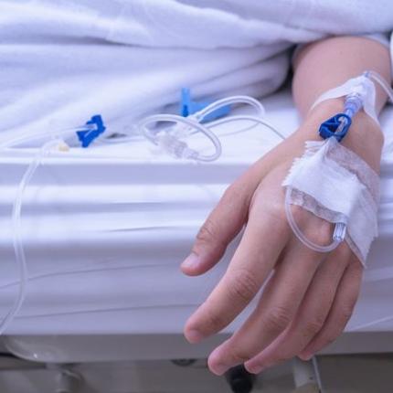 χέρι - διασωληνωμένη