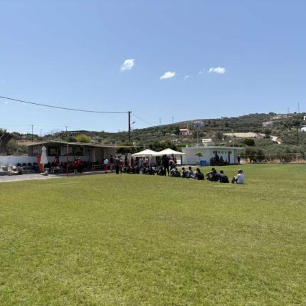 Μετανάστες σε γήπεδο του Ρεθύμνου