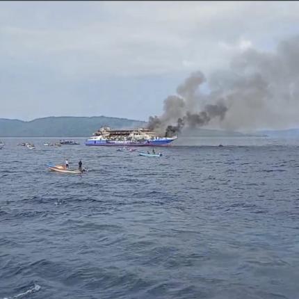 ινδονησια - φωτια σε πλοιο