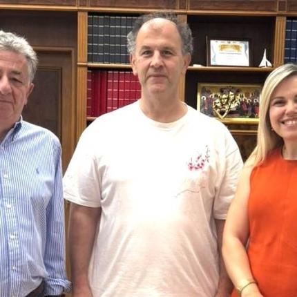 καλλιτεχνικός διευθυντής του φωνητικού συνόλου «Φωνωδία»