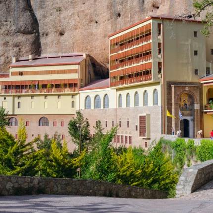 μεγα σπηλαιο - μοναστηρι