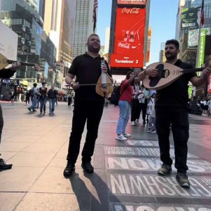 Ο γρηγόρης σαμόλης στην Times Square