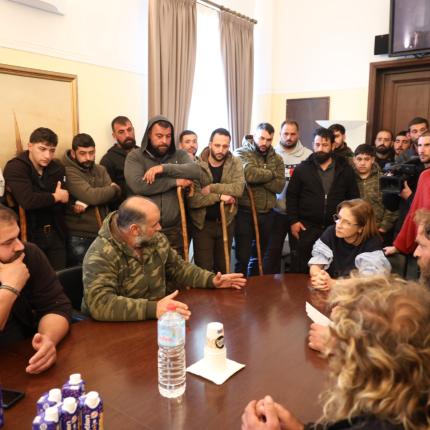 αγρότες αποκεντρωμένη