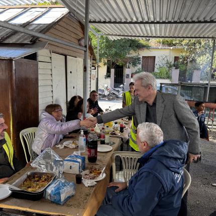 Ο Αλέξης Καλοκαιρινός αντάλλαξε ευχές με τους εργαζόμενους