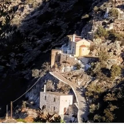 Ιερα Μονη Αγιου Αντωνίου Αρβης