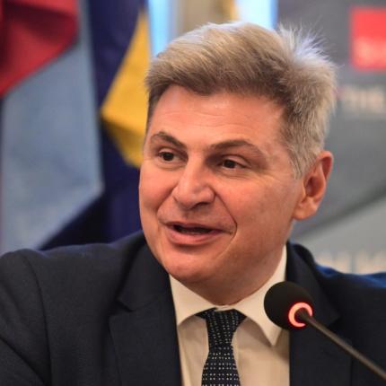 νίκος φαραντούρης