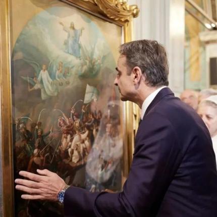 μητσοτακης ασπαζεται πινακα ζωγραφικης