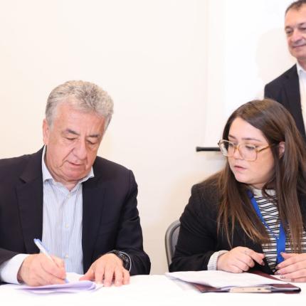 ΣΤΑΥΡΟΣ ΑΡΝΑΟΥΤΑΚΗΣ Χαμόγελο Παιδιού