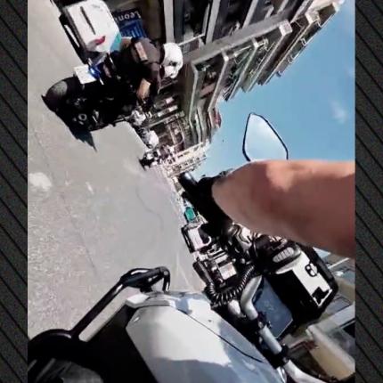 Αστυνομικοί άνοιξαν δρόμο σωτηρίας για γυναίκα με σοβαρό καρδιακό επεισόδιο 