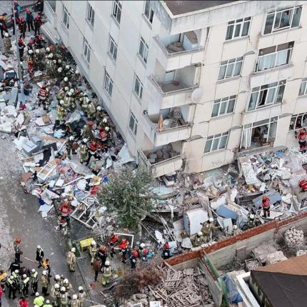 κωνσταντινούπολη καταρρευση κτιριου