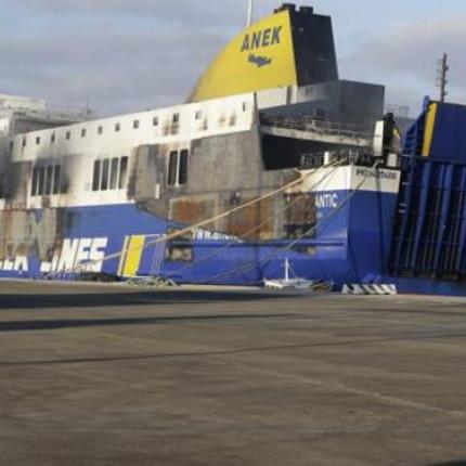 Norman Atlantic: Θα ψεκάσουν το εσωτερικό του για να πέσουν οι θερμοκρασίες