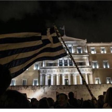 Οι Έλληνες βγήκαν στους δρόμους για να φωνάξουν "Δεν εκβιαζόμαστε" (φωτορεπορτάζ)