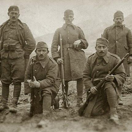 Κρήτες στρατιώτες της 5ης Μεραρχίας.