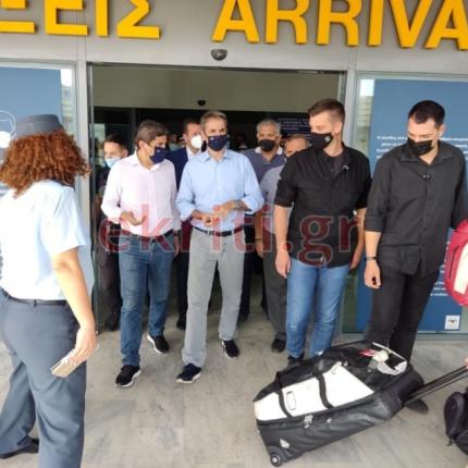 Στο αεροδρόμιο έφτασε ο Πρωθυπουργός
