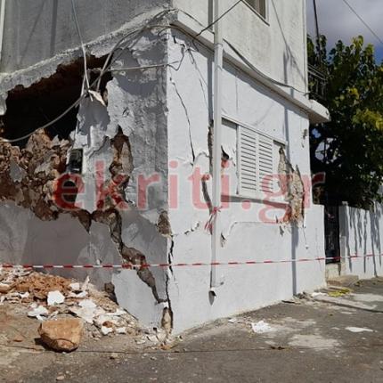 Ετοιμόρροπο κτίριο από το σεισμό
