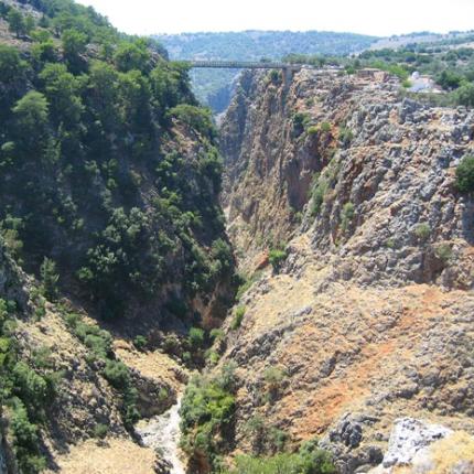 Έρευνες για τον εντοπισμό δύο Γάλλων τουριστών στο φαράγγι της Αράδαινας