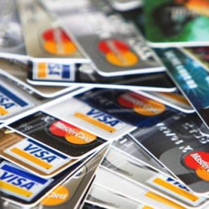 Στον... "αφρό" ξανά οι πιστωτικές κάρτες
