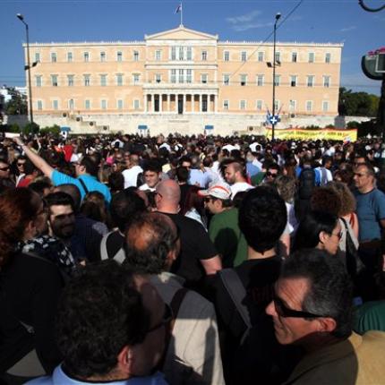 Εν μέσω διαδηλώσεων στο Σύνταγμα η συζήτηση του πολυνομοσχεδίου