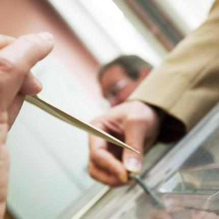 Προβάδισμα στον ΣΥΡΙΖΑ έναντι της ΝΔ δίνει δημοσκόπηση της ΚΑΠΑ Research 