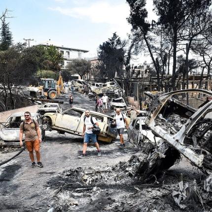 Εικόνες πολέμου στο Μάτι μετά τη φωτιά