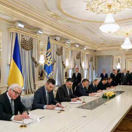 Ουκρανία: Συμφωνία 6 σημείων Κυβέρνησης Αντιπολίτευσης. Απελευθέρωση της Τιμοσένκο