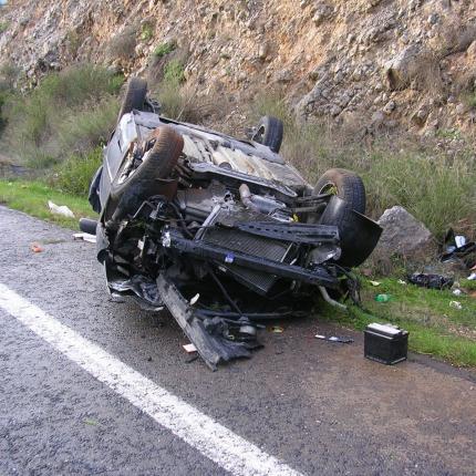 Ανατροπή 2 αυτοκινήτων στην εθνική στο ύψος της Αγίας Πελαγίας