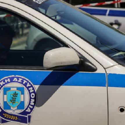 Ανήλικη και ο φίλος της χτύπησαν και λήστεψαν 93χρονη