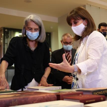 Η Πρόεδρος της Δημοκρατίας ενημερώνεται για τις εκδόσεις της Βεκελαίας.