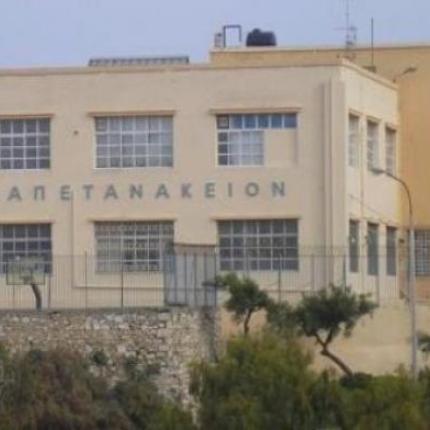 Παράσταση διαμαρτυρίας στο Δήμο την Τρίτη των συλλόγων γονέων για το Καπετανάκειο
