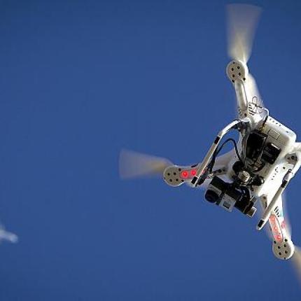 Νέες πτήσεις drone πάνω από το Παρίσι τη νύxτα