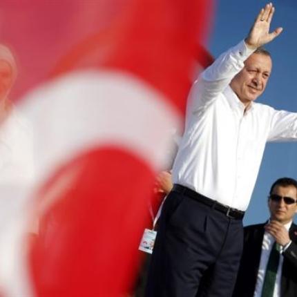 Πύρινος λόγος Ερντογάν στην προεκλογική ομιλία του στην Κωνσταντινούπολη