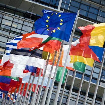 Η Κομισιόν ζητά διαφάνεια και αξιοκρατία στην αντικατάσταση Θεοχάρη