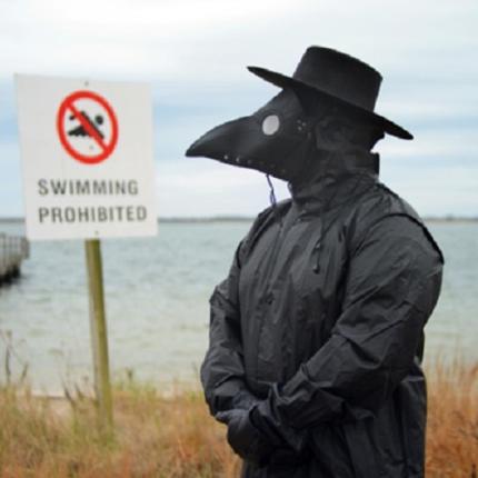 Ο Van Sise φωτογράφησε τις πιο περίεργες μάσκες