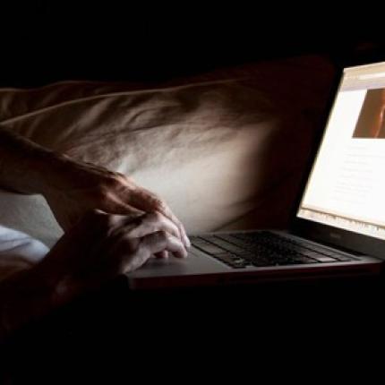 Πως ο αδελφός του πρωθυπουργού βοήθησε να πιαστούν οι παιδόφιλοι εκπαιδευτικοί - Η ιστορία με την δασκάλα από τα Χανιά