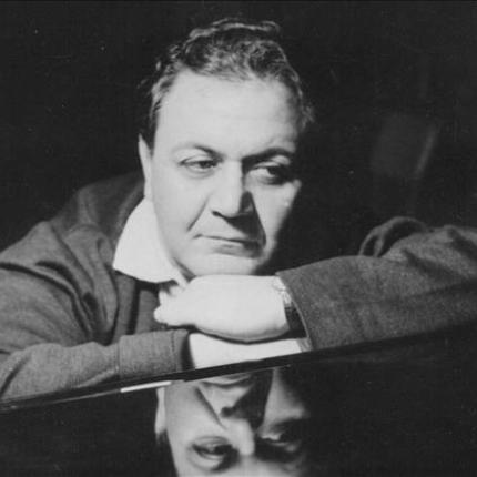 Ο Μάνος Χατζιδάκης "ταξίδεψε" τις ΗΠΑ με τα τραγούδια του